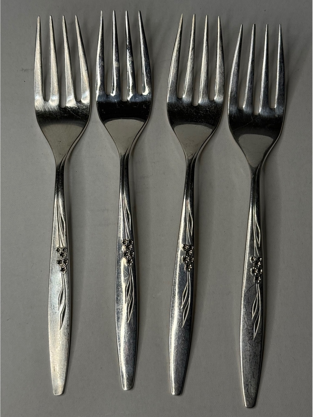 Vintage Oneida Community Enchantment Gentle Rose Silverplate 4 Dinner Fork Lot